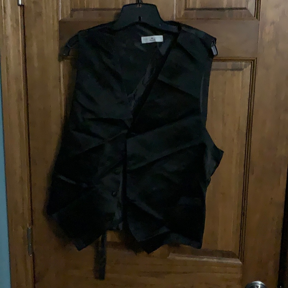 Black vest🔗